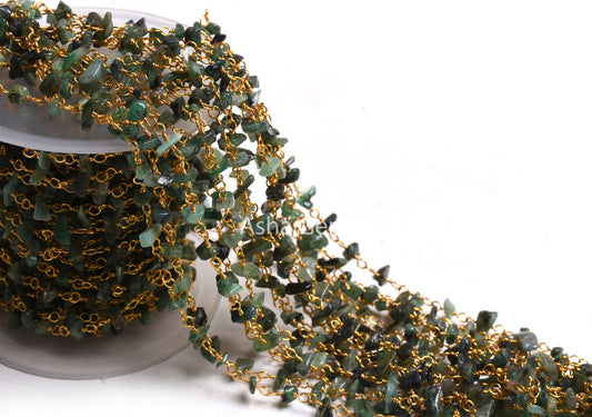 Natural Green Emerald Gemstone Uncut Chip Beads Rosary Chain Gold Plated Wire Wrap Emerald Beaded Uneven Nugget Chain Jewelry Necklace Craft